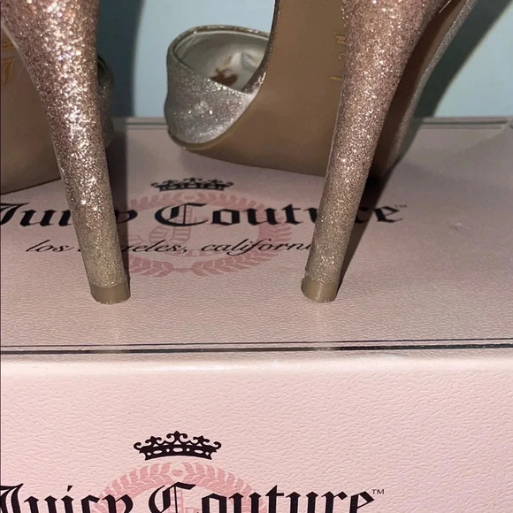 Juicy Couture Gold Heels with Stiletto and Pointed Toe - Picture 7 of 10